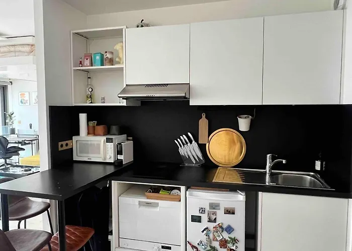 Cozy Well Located דירה *
